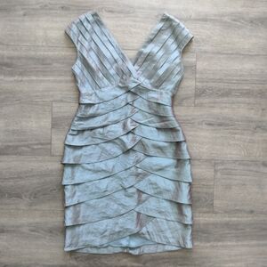 Adrianna Papell Women's Size 6 Blueish Gray Tiered Layered V-Neck Cocktail Dress